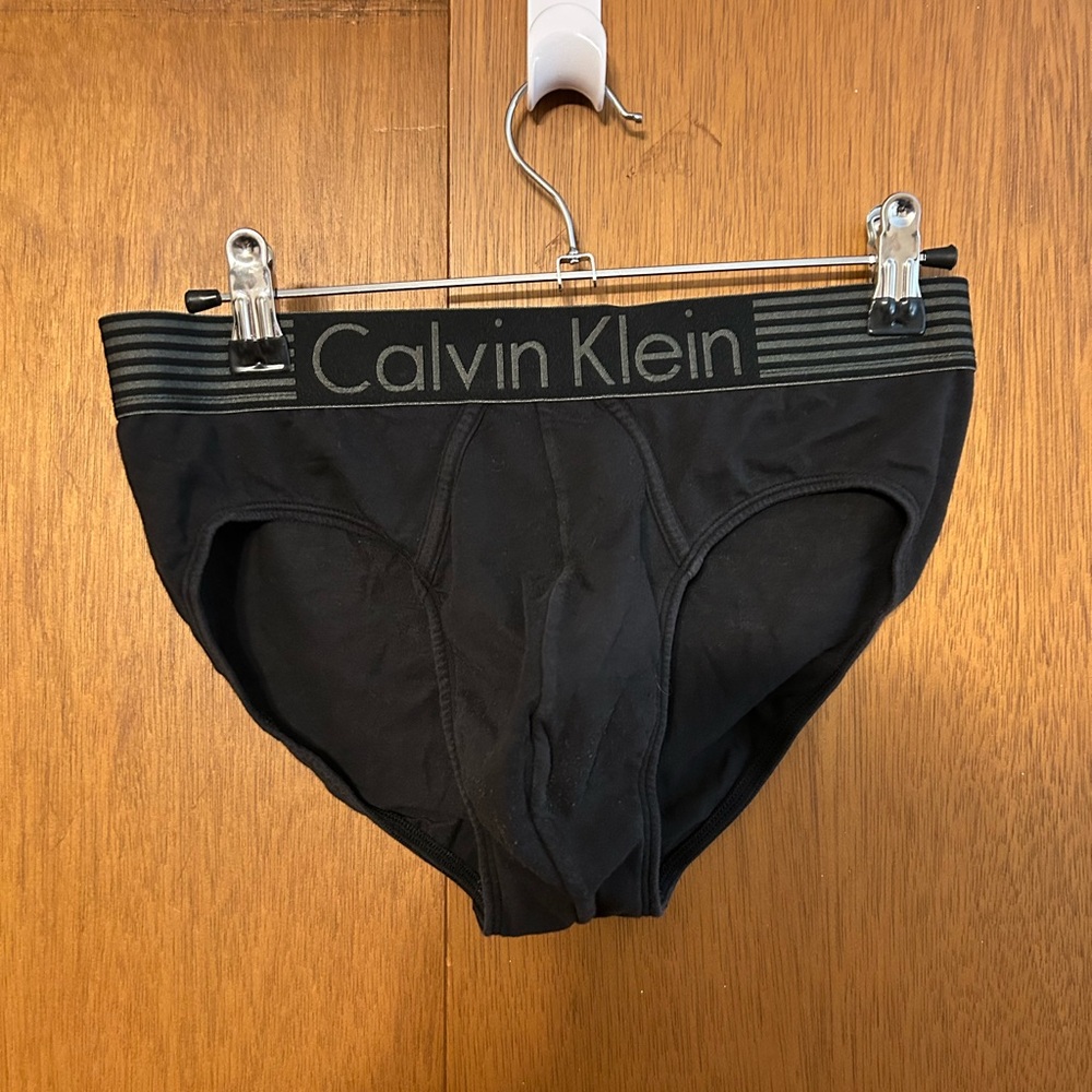 Calvin Klein Men's Iron Strength Hip Briefs